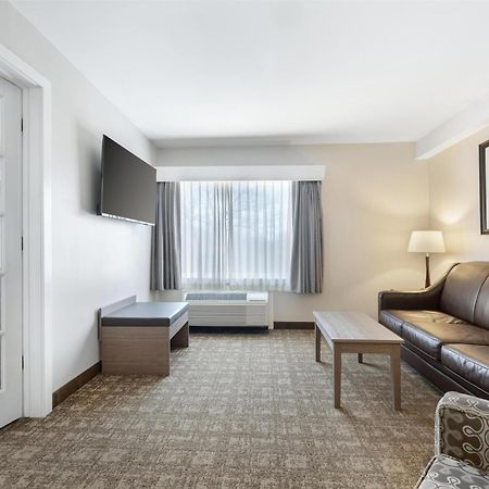 Best Western Plus Windjammer Inn & Conference Center Burlington Exteriör bild