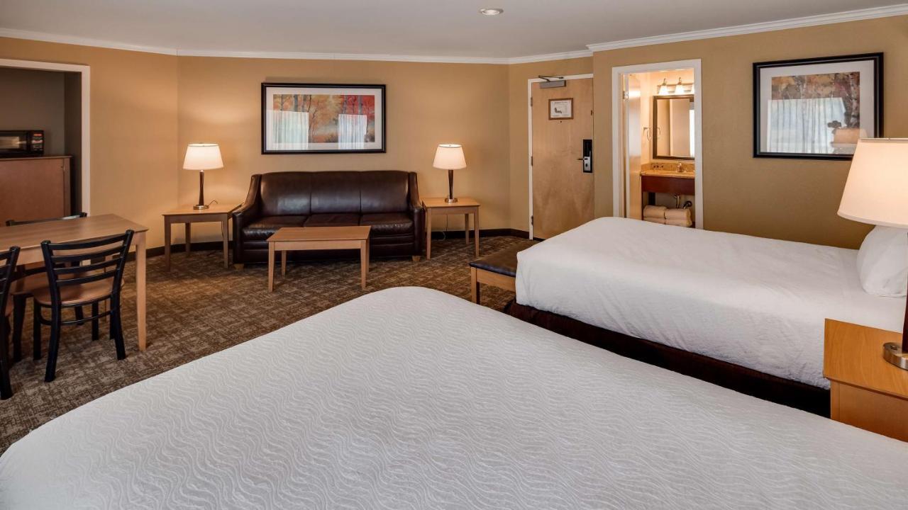 Best Western Plus Windjammer Inn & Conference Center Burlington Exteriör bild