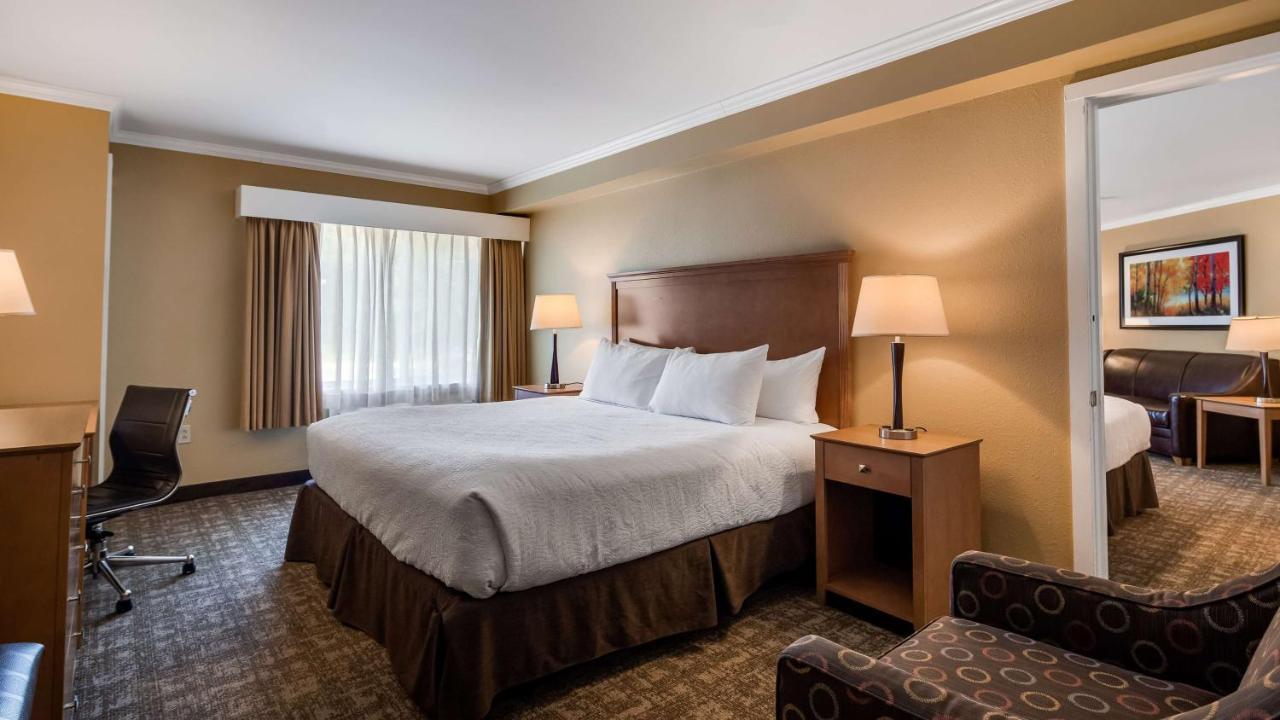 Best Western Plus Windjammer Inn & Conference Center Burlington Exteriör bild