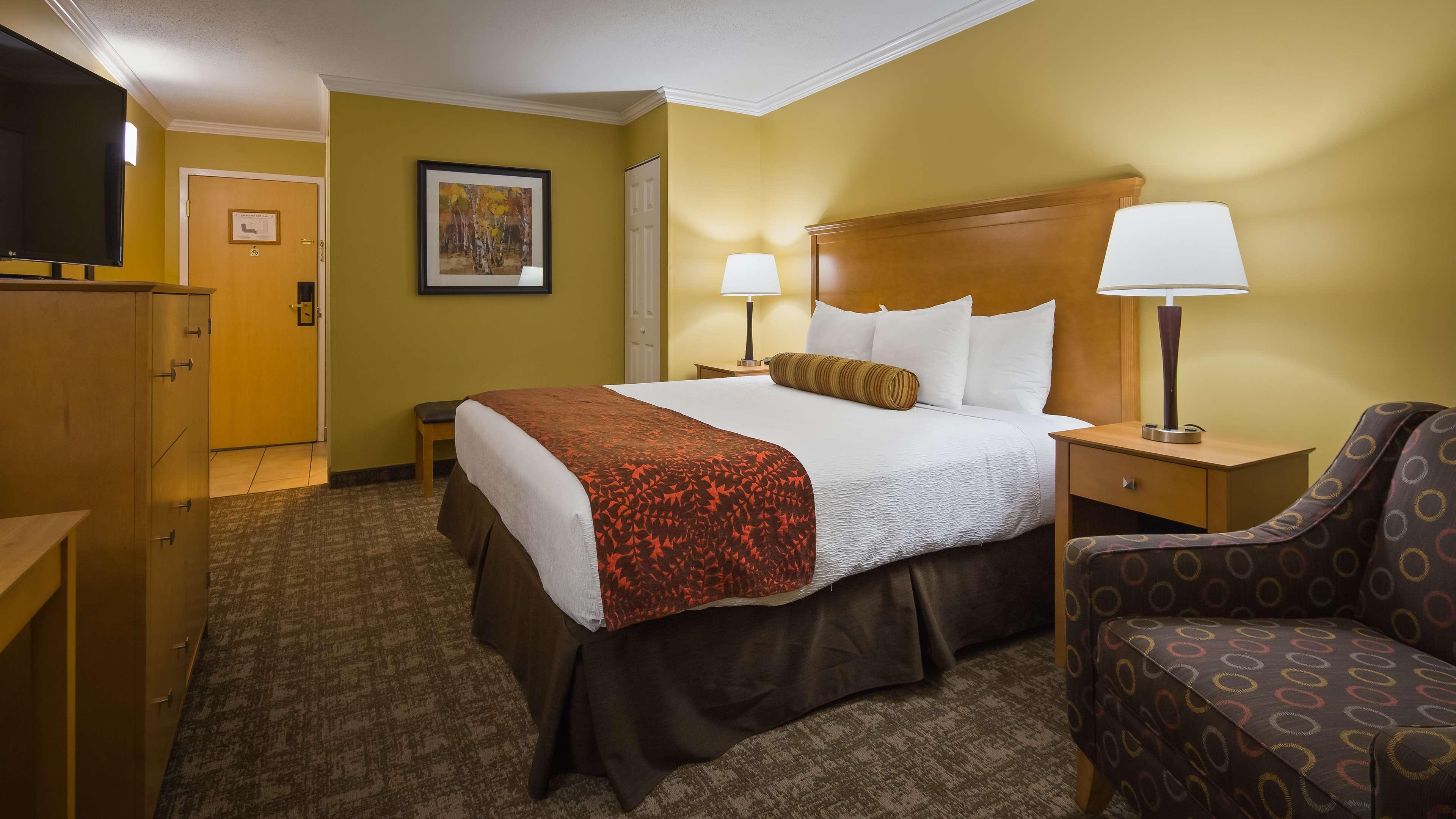 Best Western Plus Windjammer Inn & Conference Center Burlington Exteriör bild