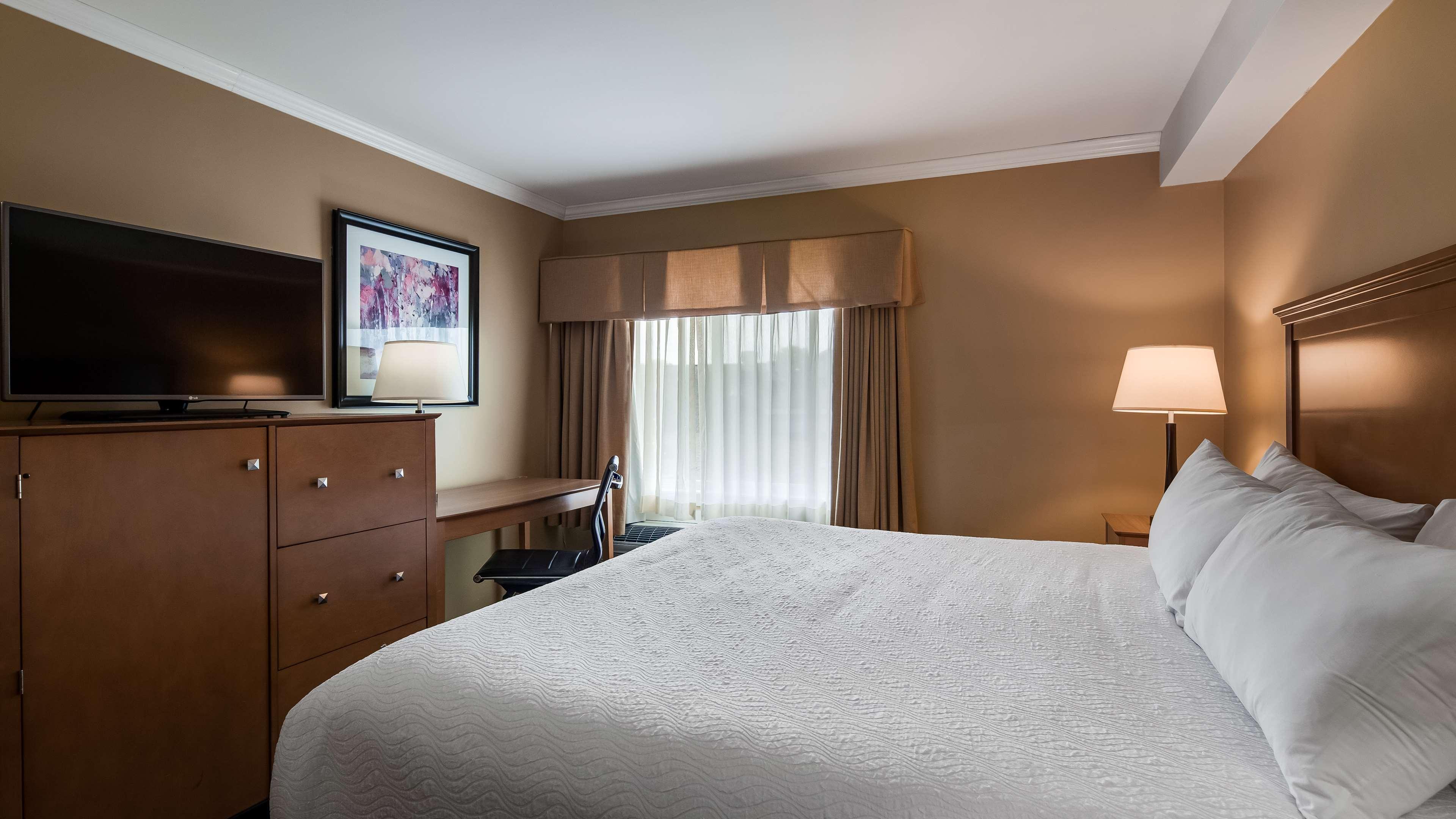 Best Western Plus Windjammer Inn & Conference Center Burlington Exteriör bild