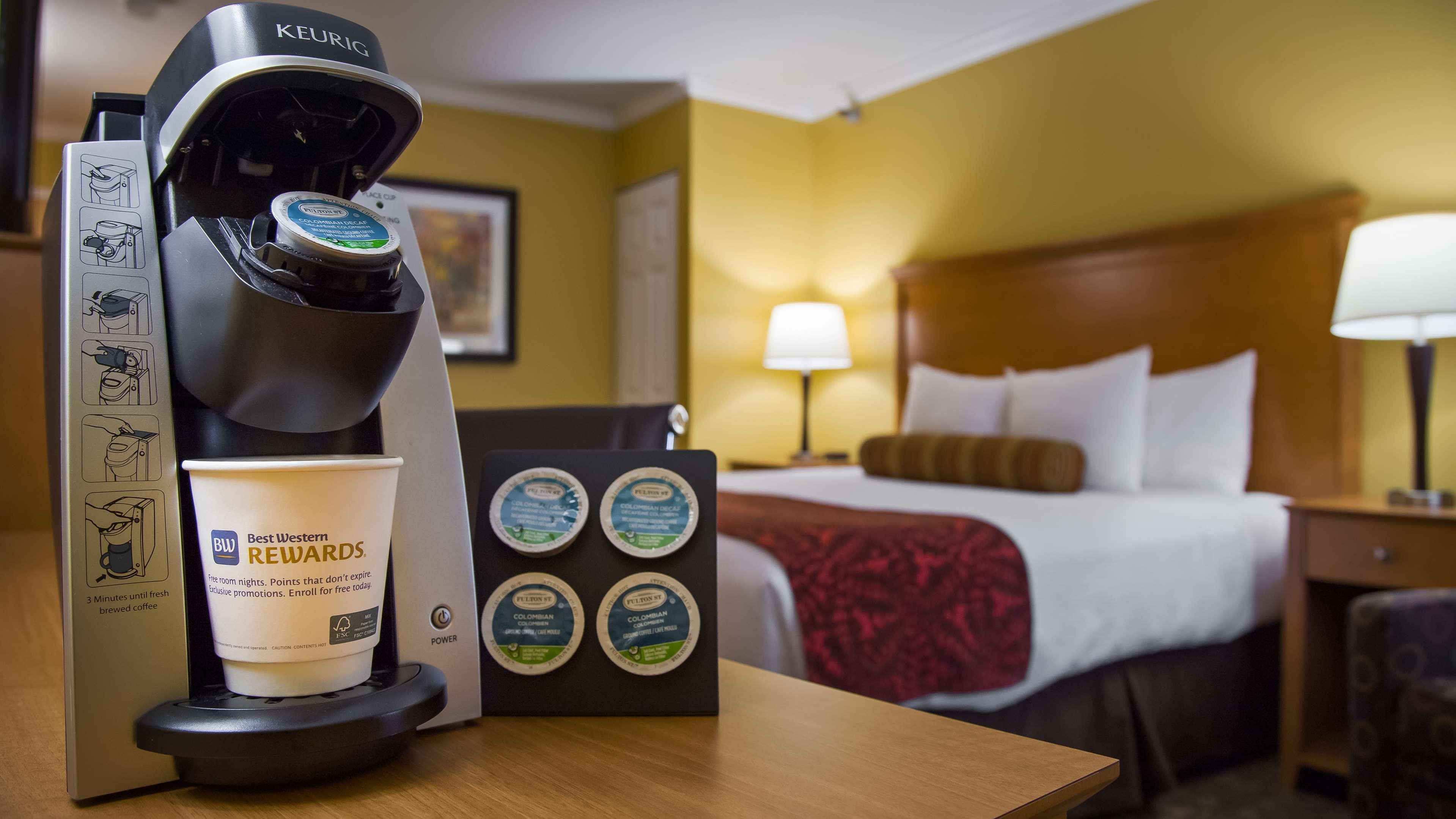 Best Western Plus Windjammer Inn & Conference Center Burlington Exteriör bild