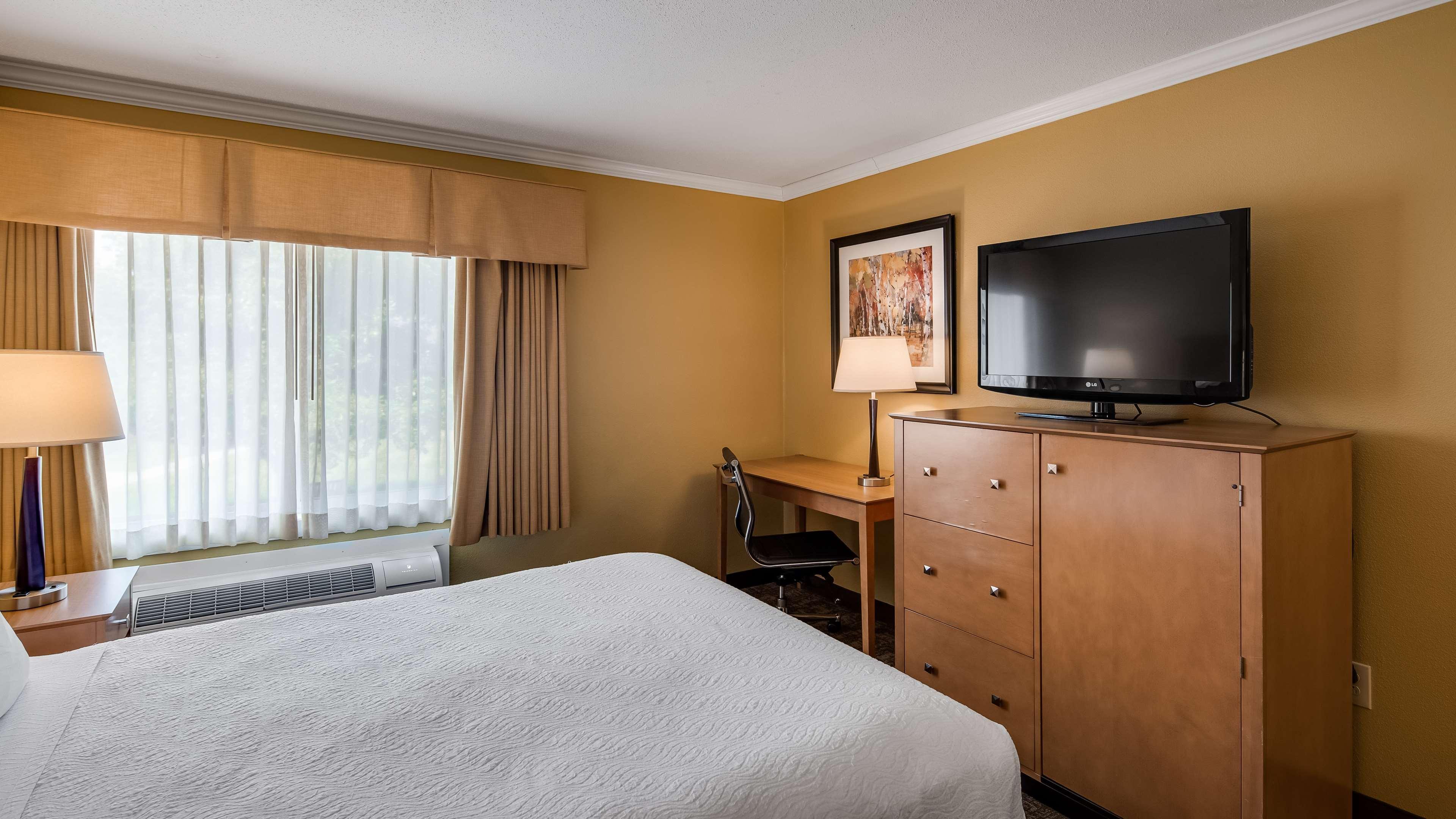 Best Western Plus Windjammer Inn & Conference Center Burlington Exteriör bild