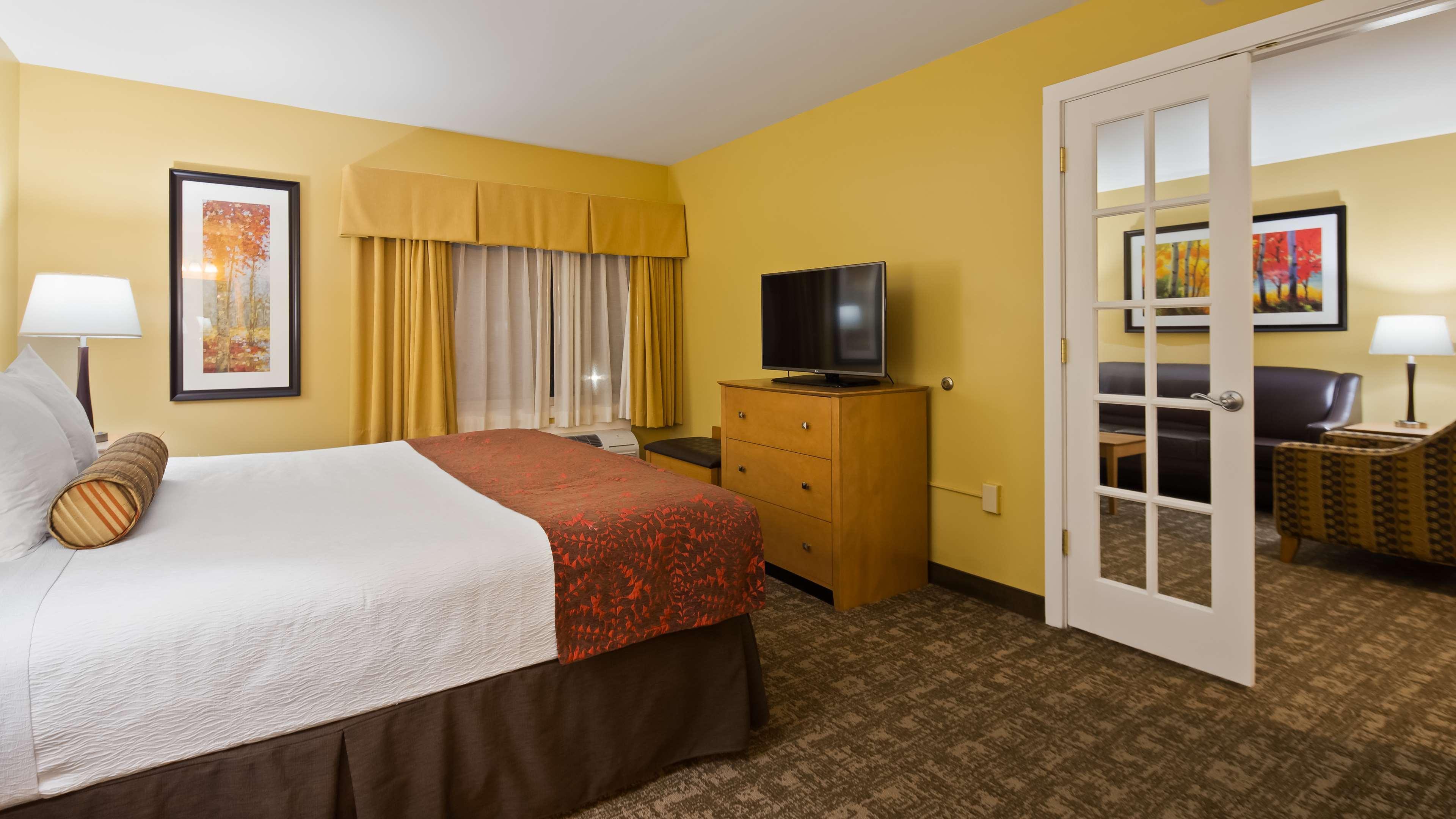 Best Western Plus Windjammer Inn & Conference Center Burlington Exteriör bild