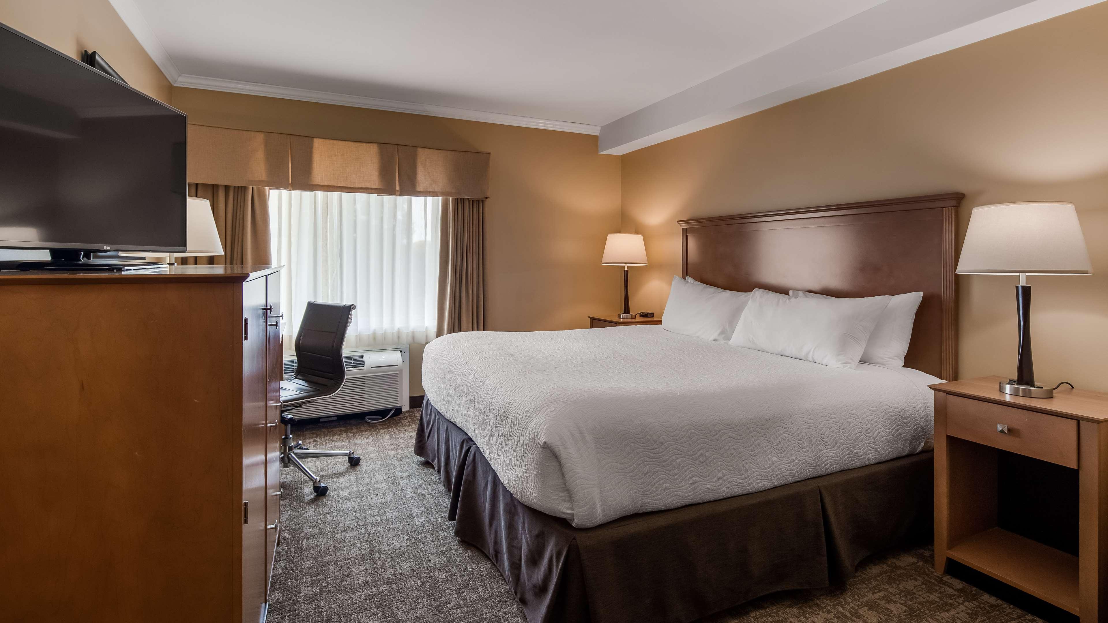 Best Western Plus Windjammer Inn & Conference Center Burlington Exteriör bild