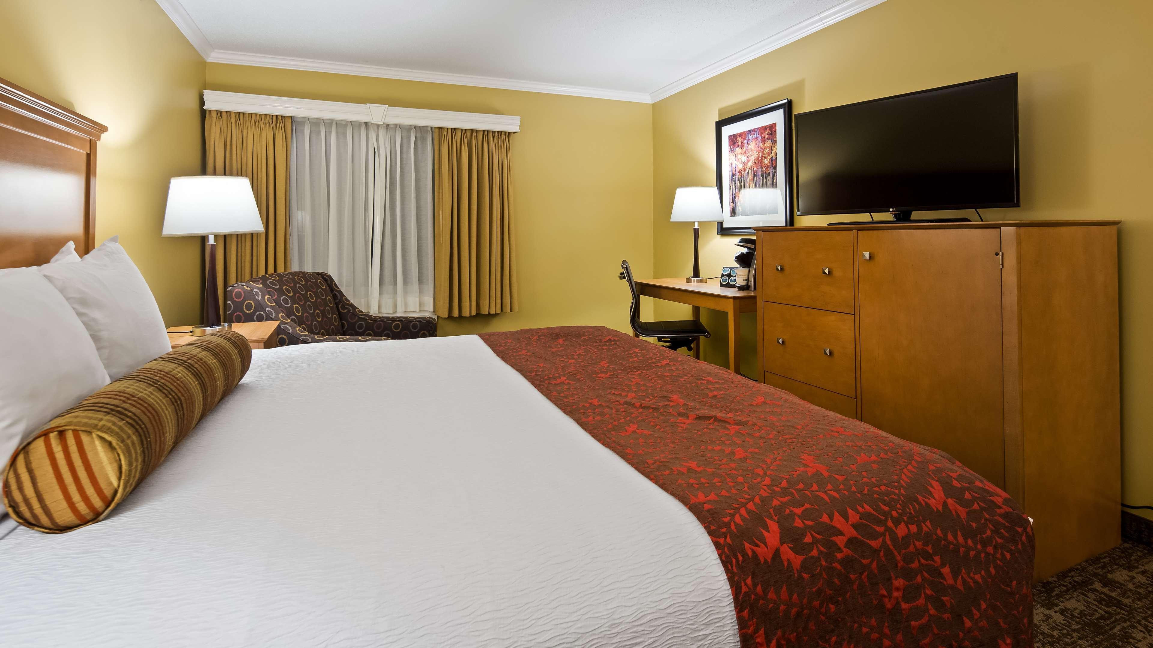 Best Western Plus Windjammer Inn & Conference Center Burlington Exteriör bild