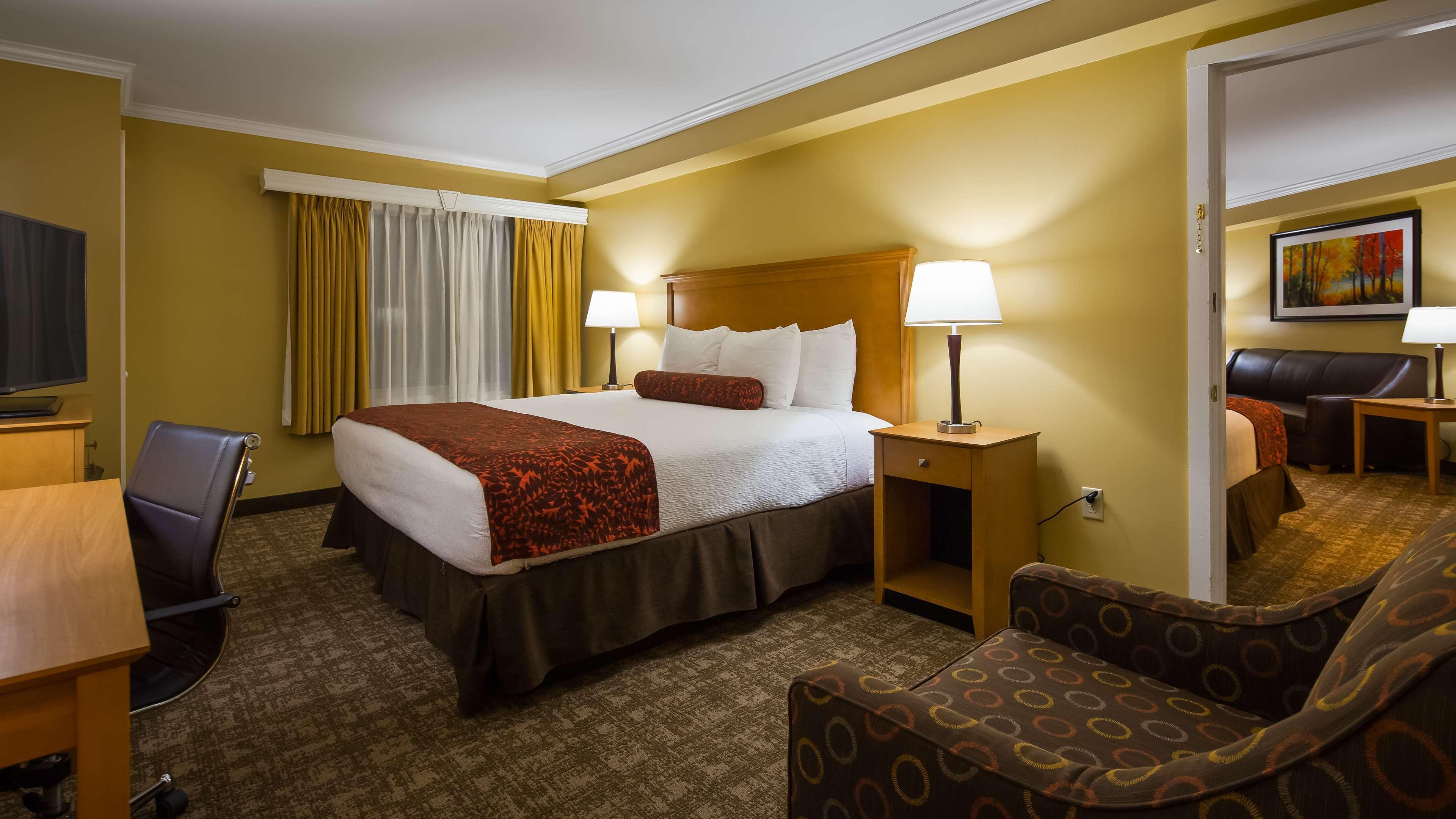 Best Western Plus Windjammer Inn & Conference Center Burlington Exteriör bild