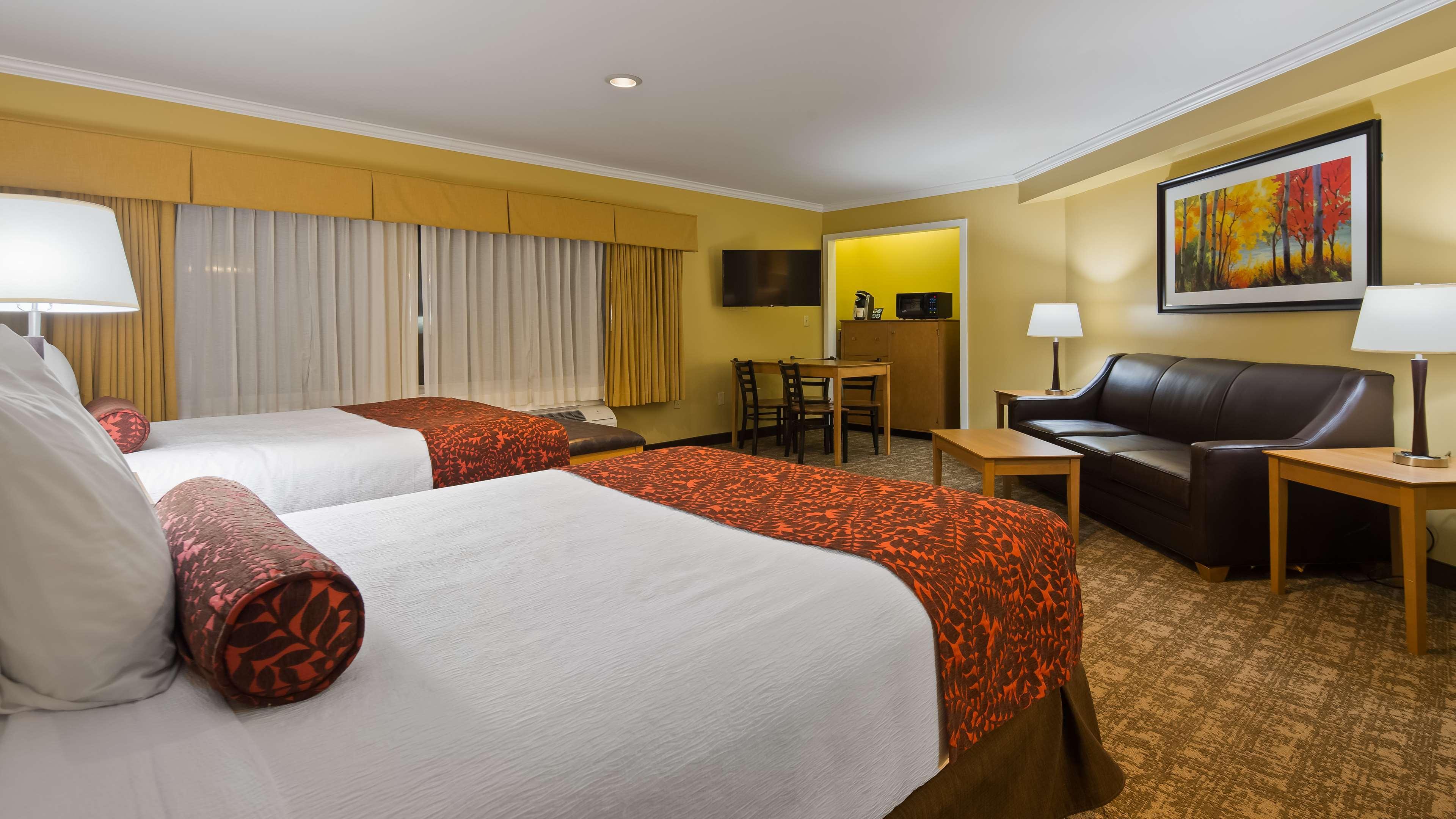 Best Western Plus Windjammer Inn & Conference Center Burlington Exteriör bild