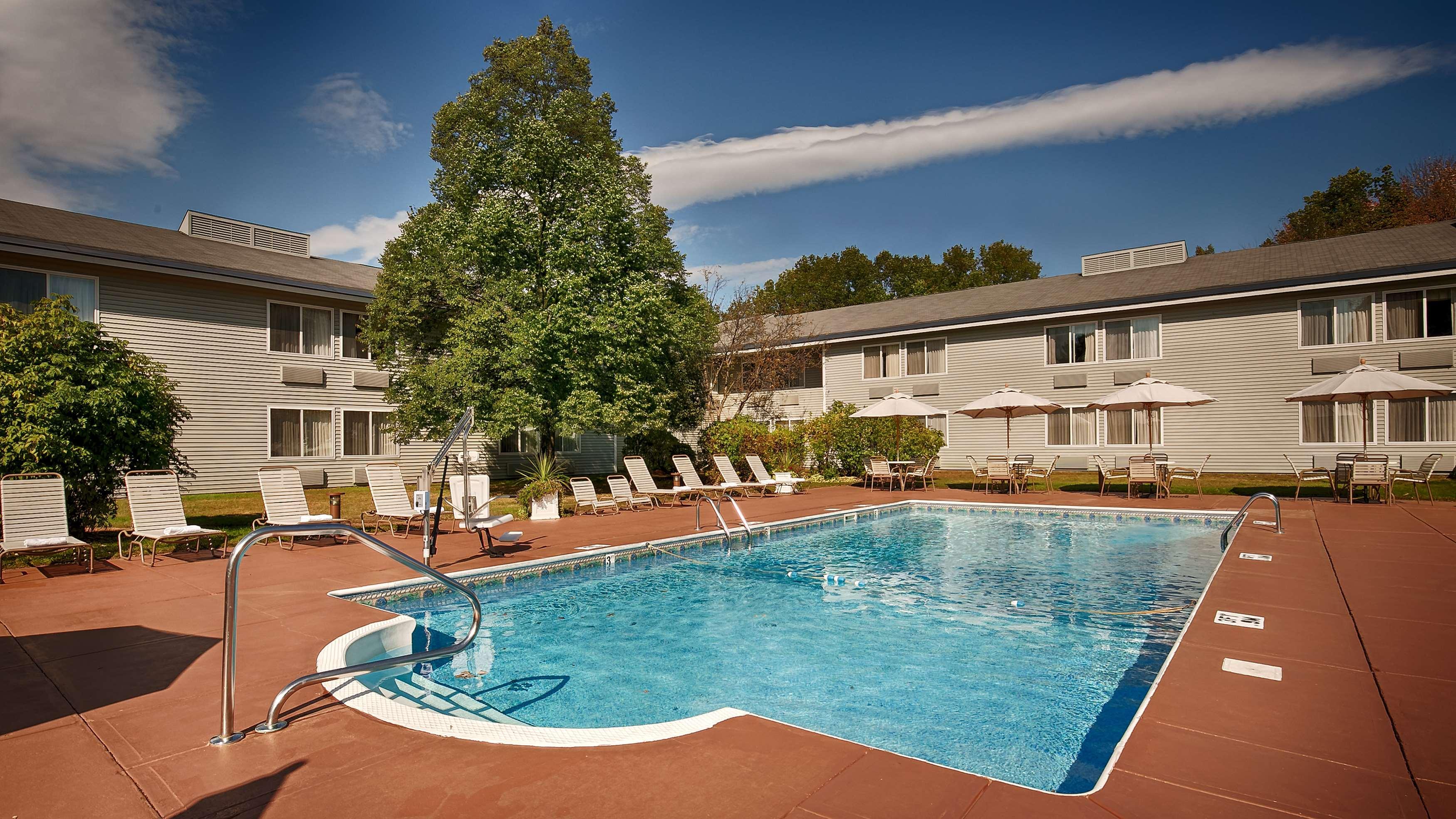 Best Western Plus Windjammer Inn & Conference Center Burlington Exteriör bild