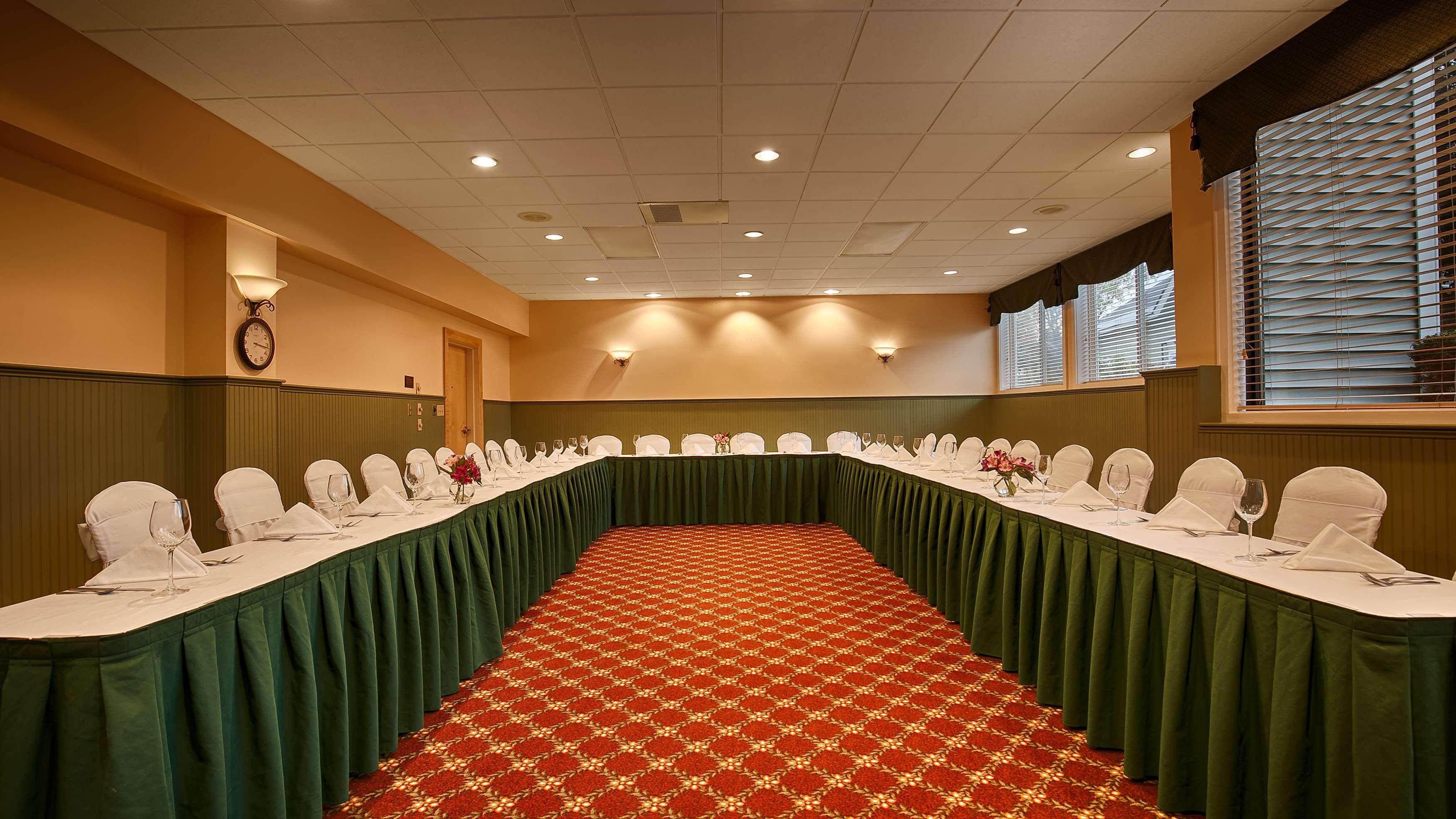 Best Western Plus Windjammer Inn & Conference Center Burlington Exteriör bild