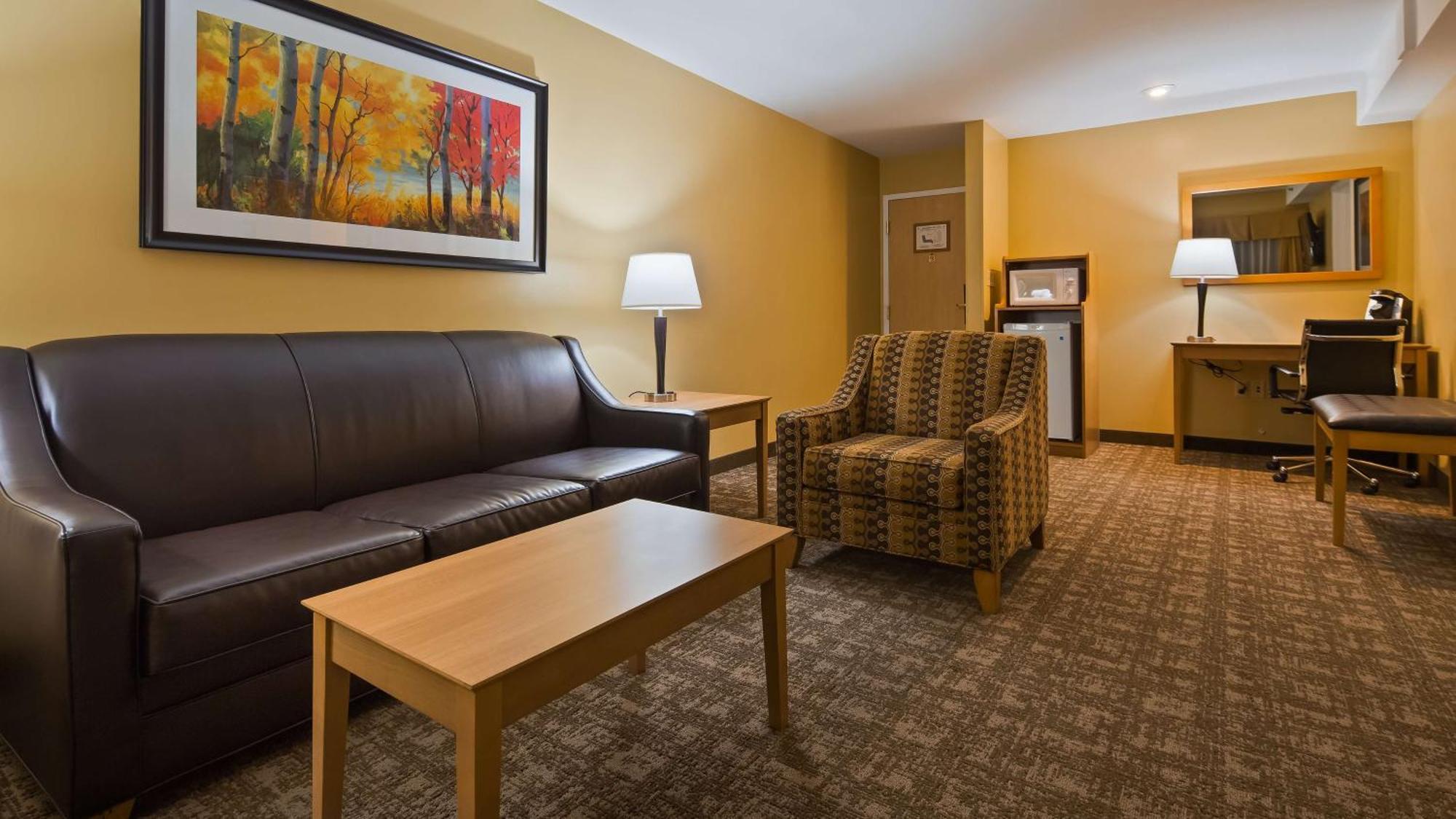 Best Western Plus Windjammer Inn & Conference Center Burlington Exteriör bild
