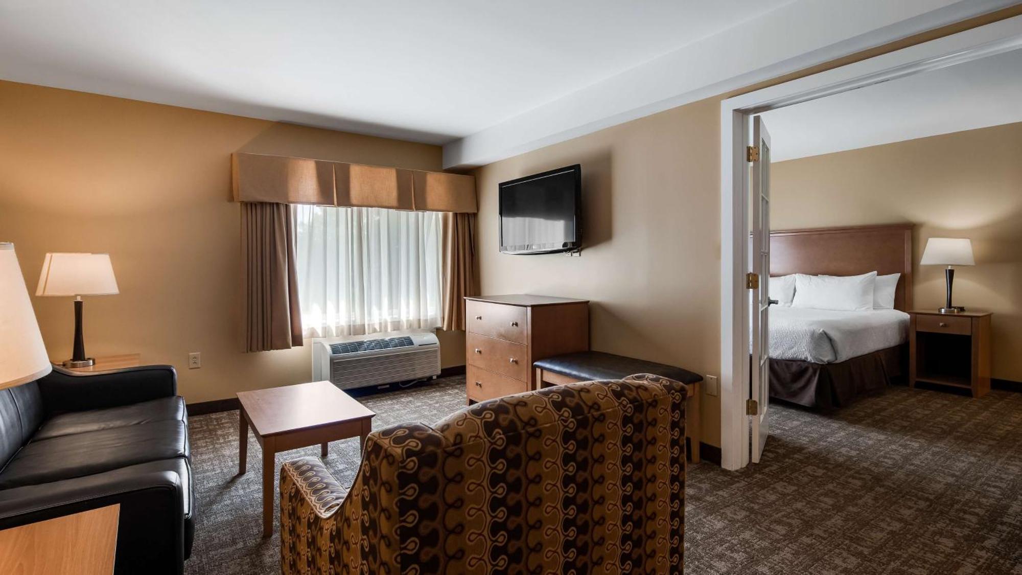 Best Western Plus Windjammer Inn & Conference Center Burlington Exteriör bild