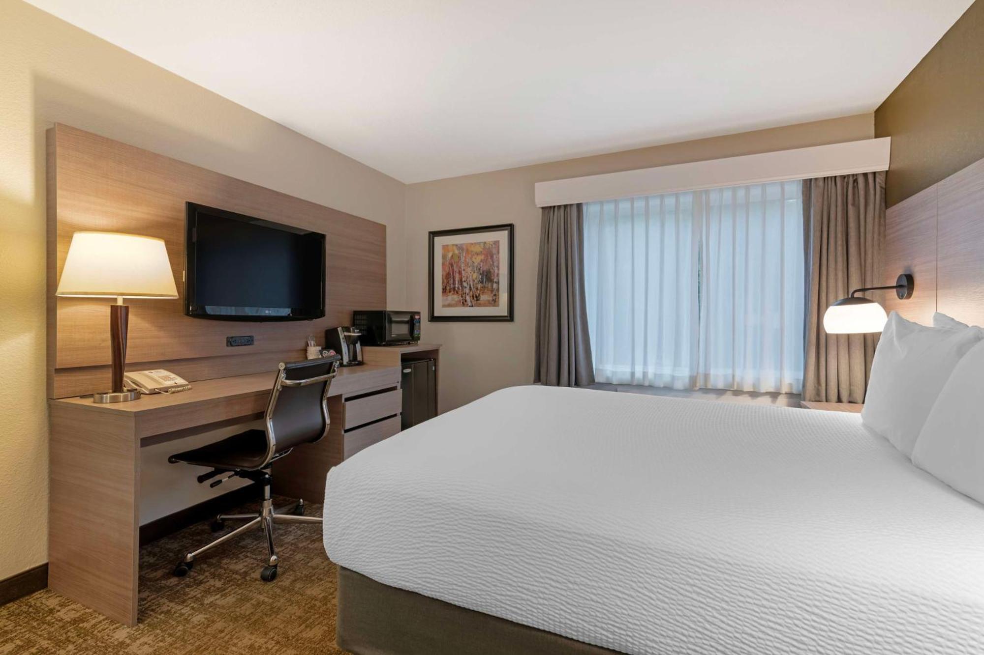 Best Western Plus Windjammer Inn & Conference Center Burlington Exteriör bild