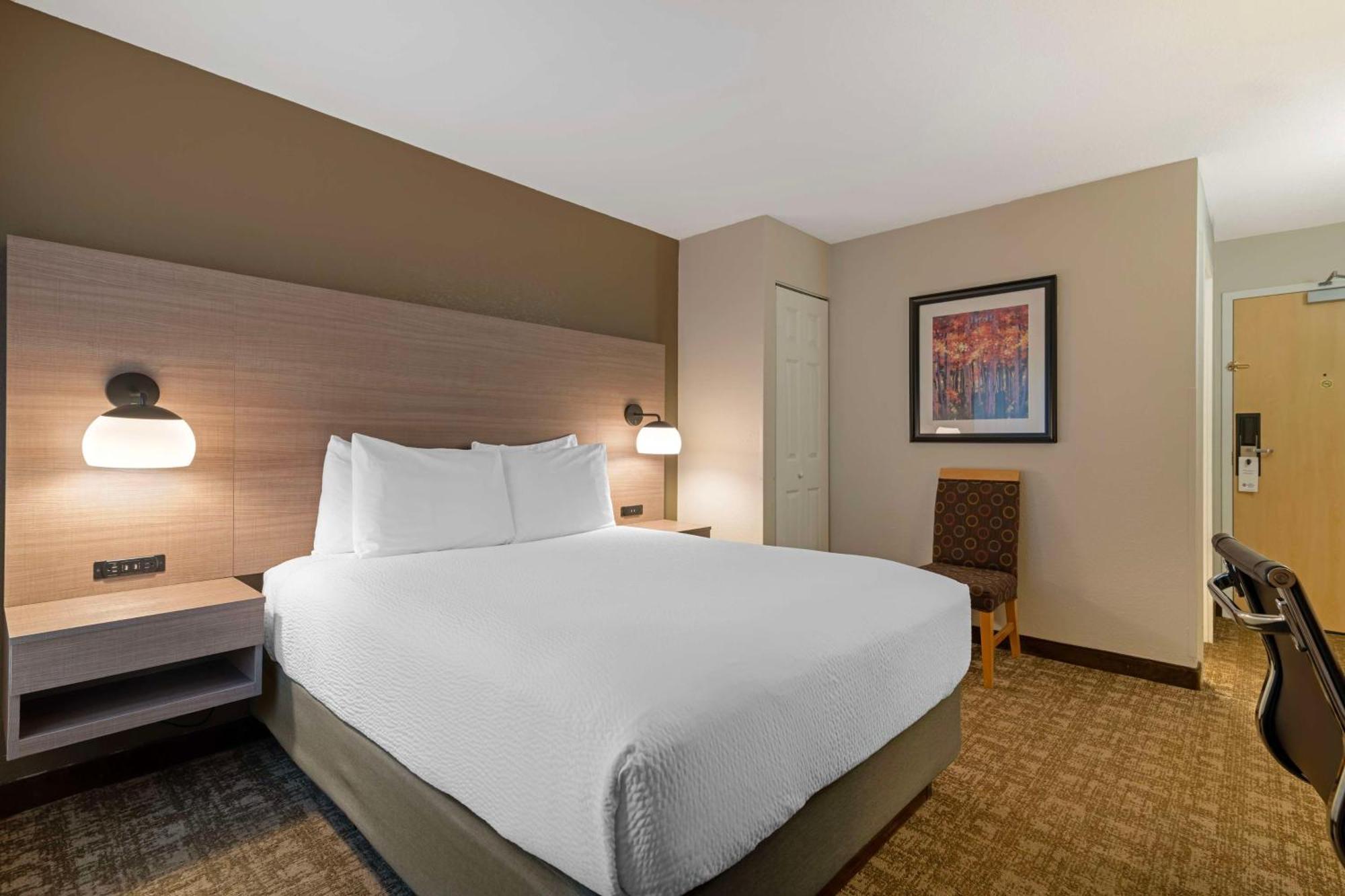 Best Western Plus Windjammer Inn & Conference Center Burlington Exteriör bild