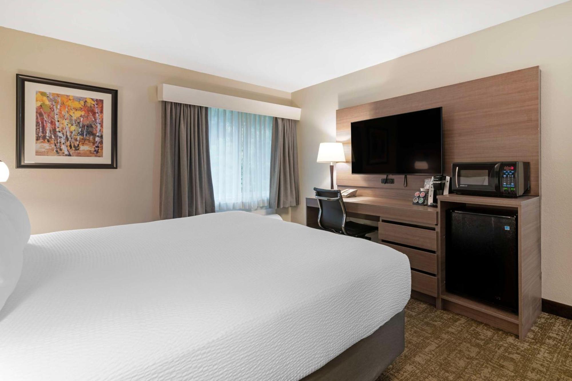 Best Western Plus Windjammer Inn & Conference Center Burlington Exteriör bild