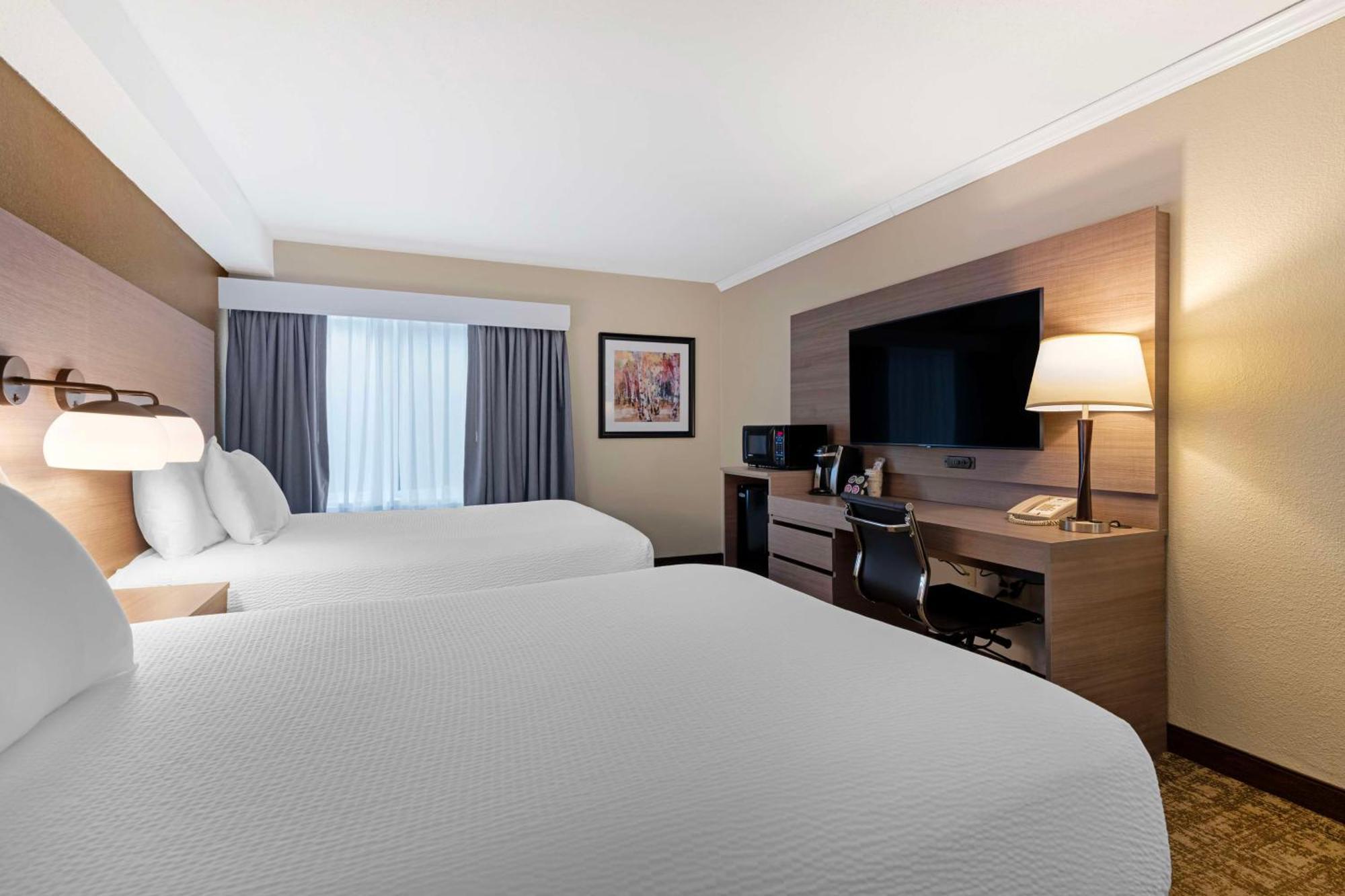 Best Western Plus Windjammer Inn & Conference Center Burlington Exteriör bild