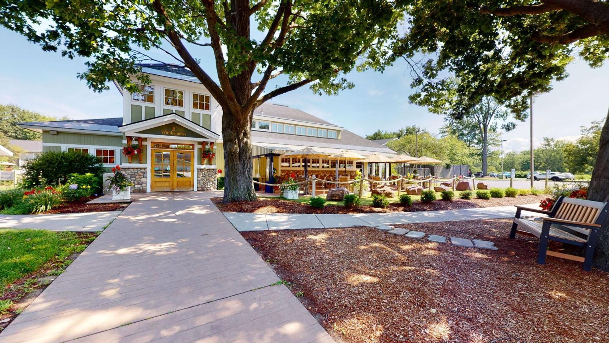 Best Western Plus Windjammer Inn & Conference Center Burlington Exteriör bild