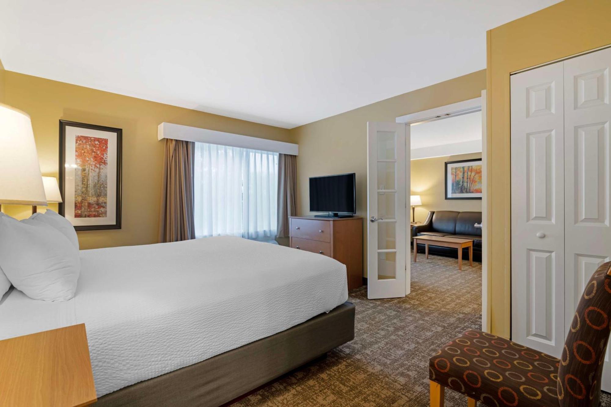 Best Western Plus Windjammer Inn & Conference Center Burlington Exteriör bild