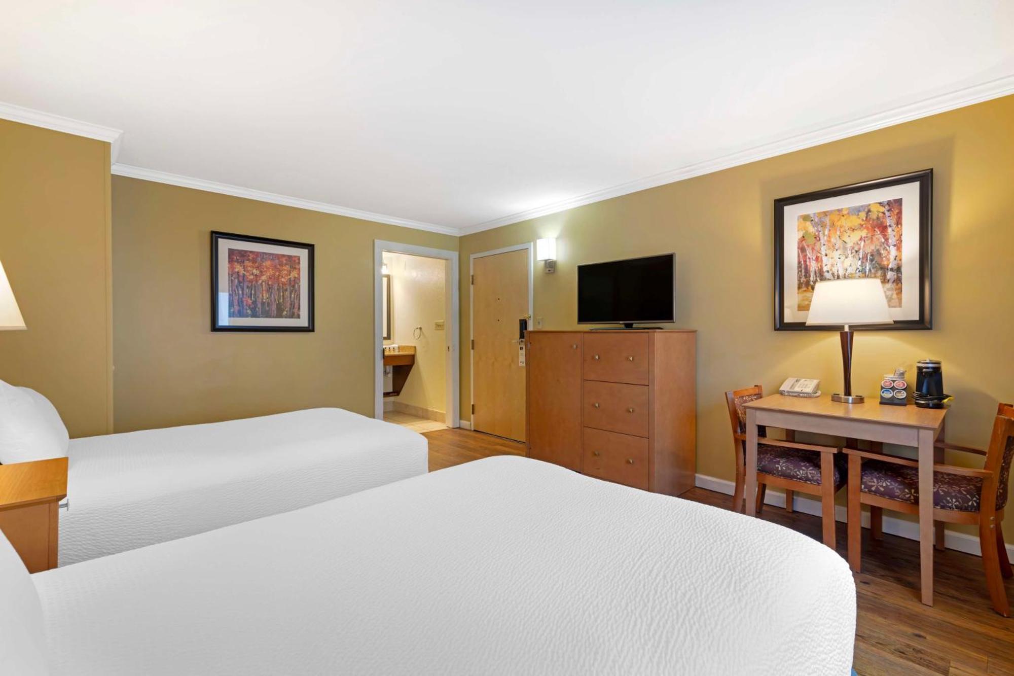 Best Western Plus Windjammer Inn & Conference Center Burlington Exteriör bild