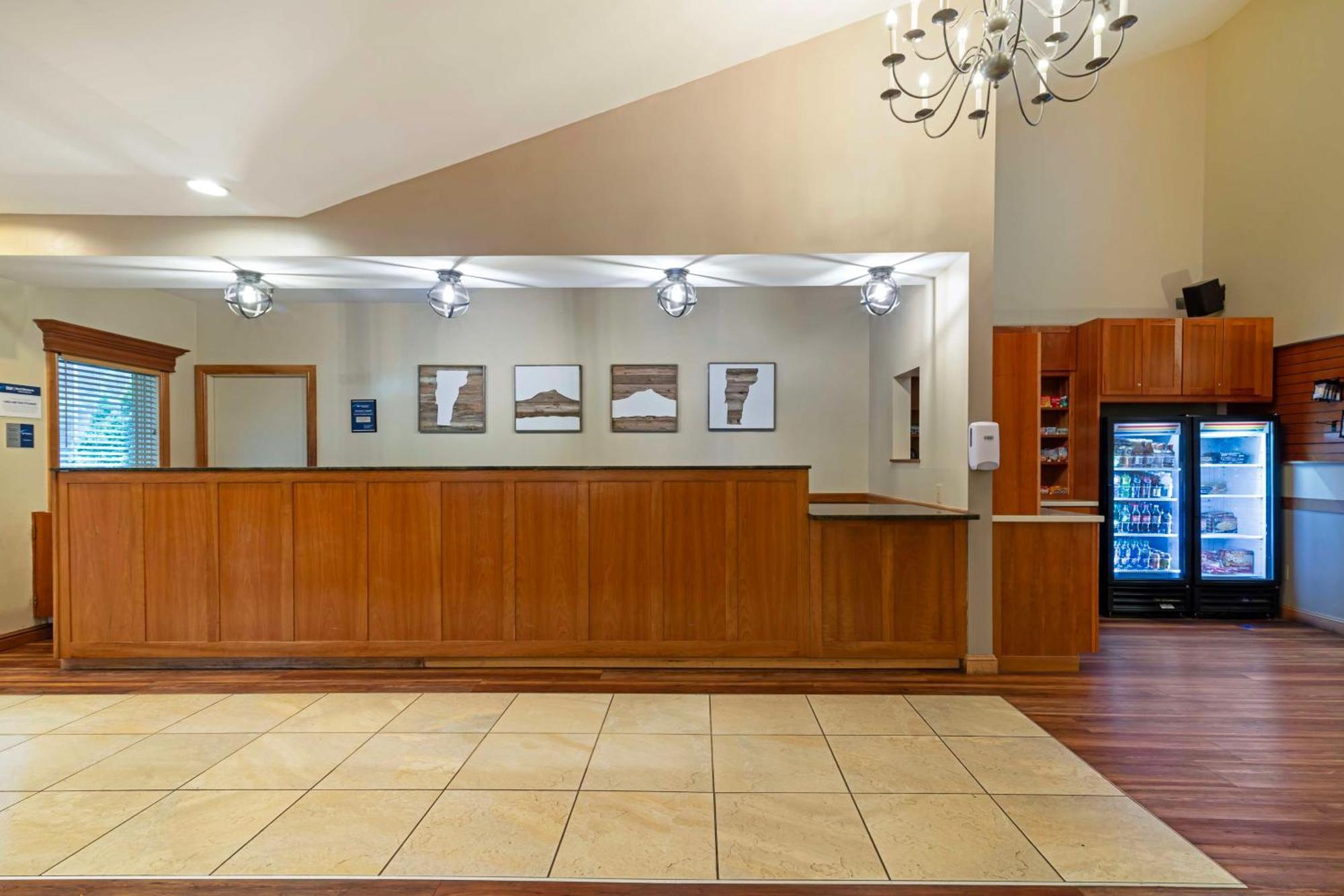 Best Western Plus Windjammer Inn & Conference Center Burlington Exteriör bild
