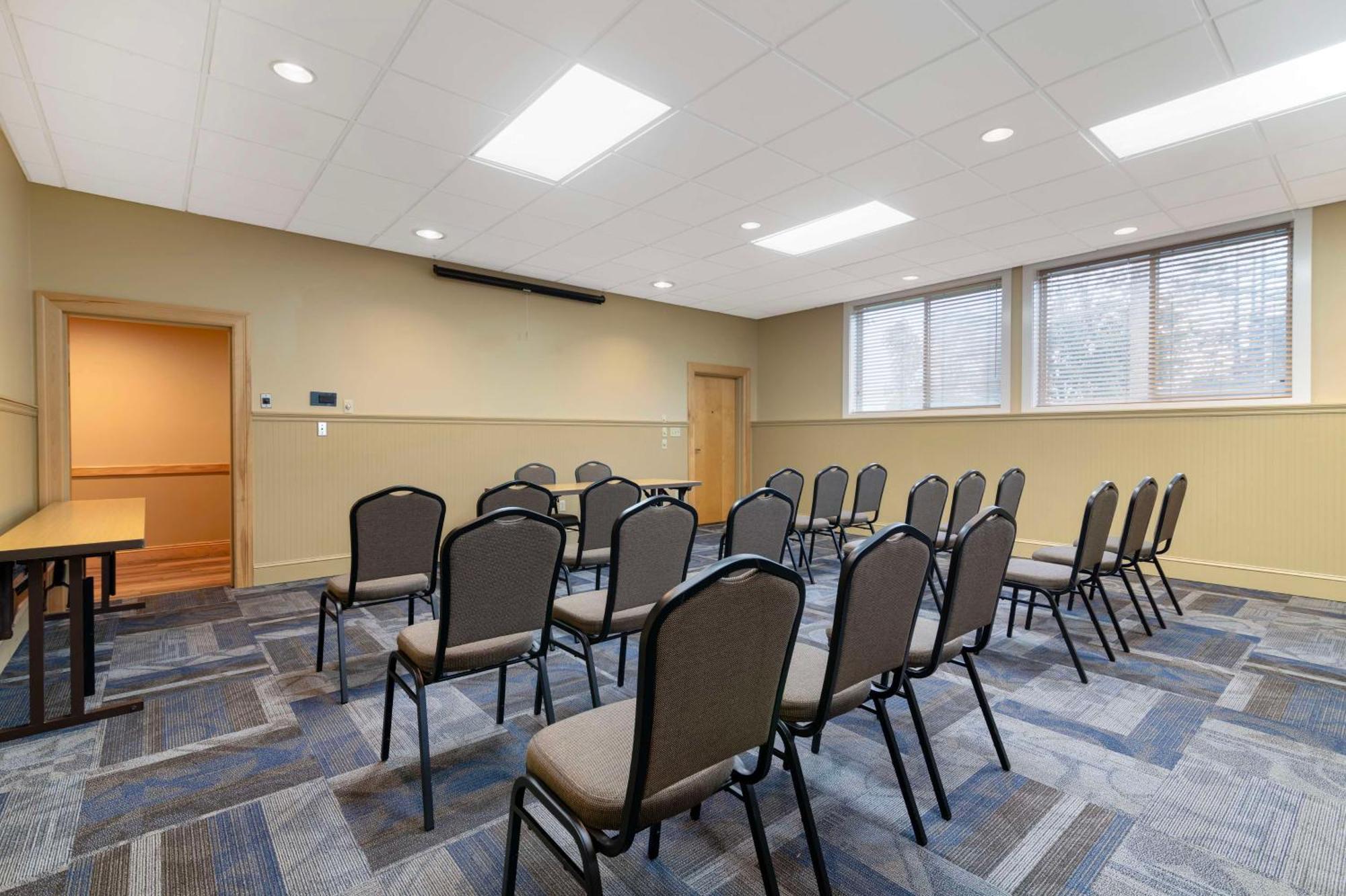 Best Western Plus Windjammer Inn & Conference Center Burlington Exteriör bild