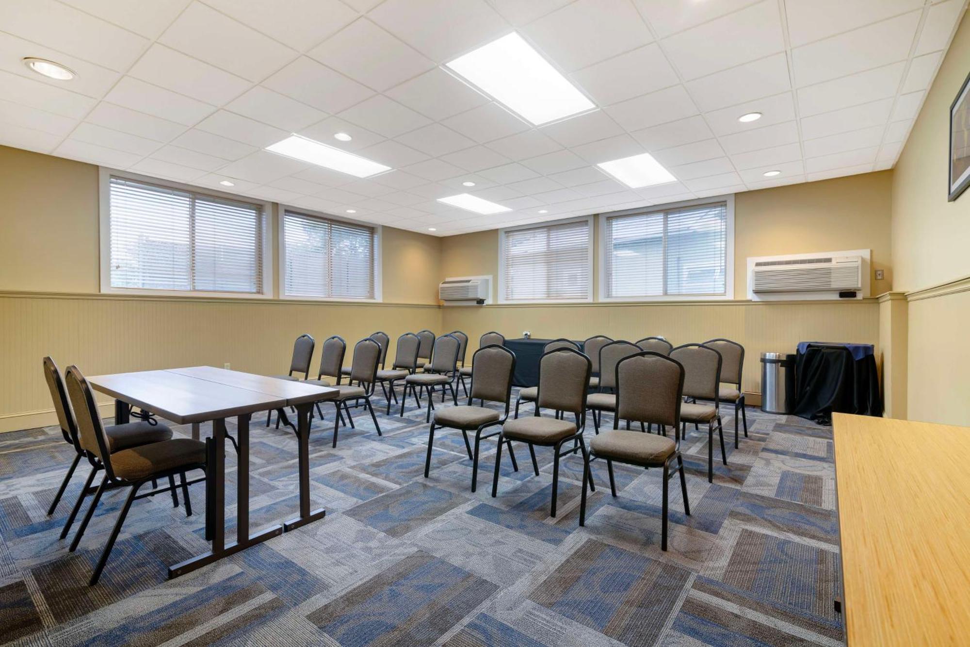 Best Western Plus Windjammer Inn & Conference Center Burlington Exteriör bild