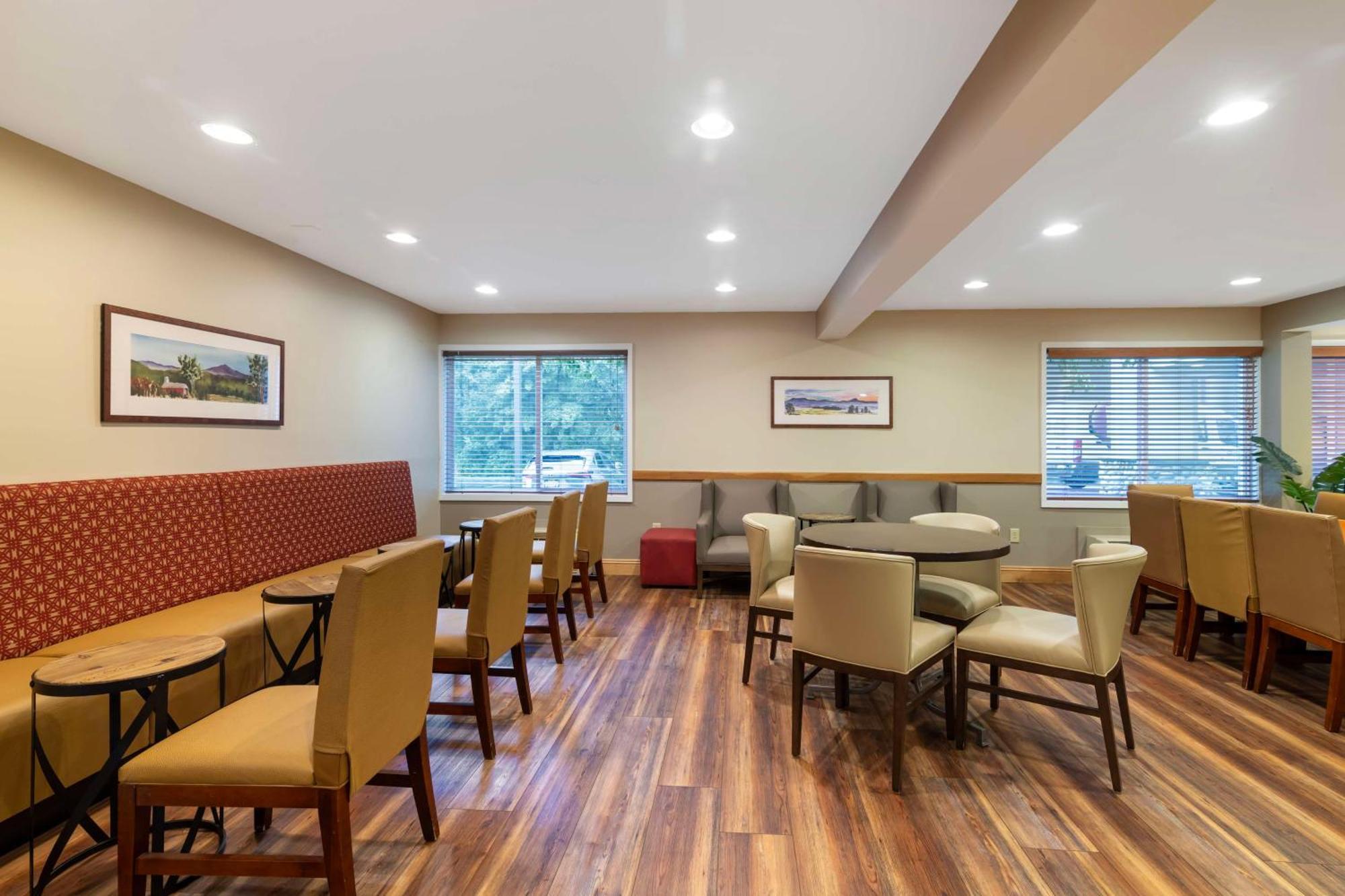 Best Western Plus Windjammer Inn & Conference Center Burlington Exteriör bild