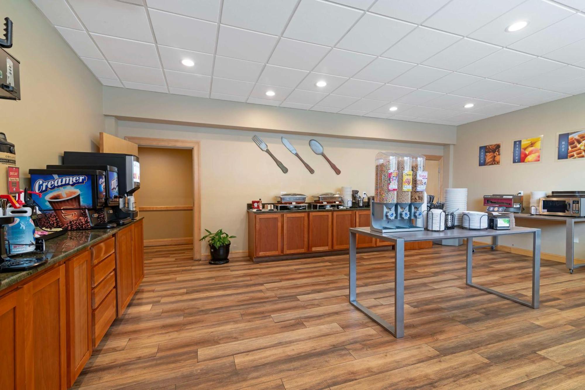 Best Western Plus Windjammer Inn & Conference Center Burlington Exteriör bild