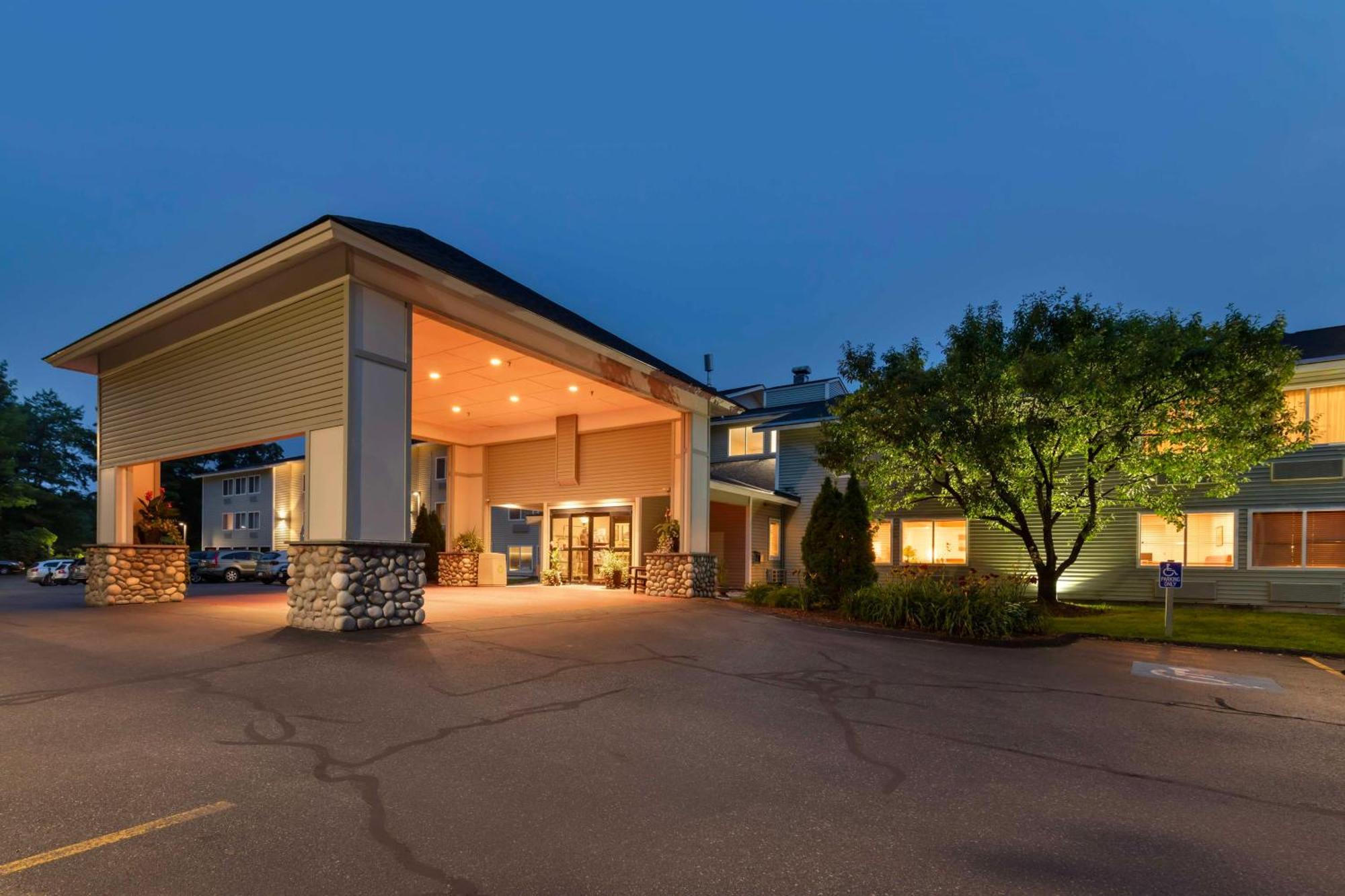 Best Western Plus Windjammer Inn & Conference Center Burlington Exteriör bild