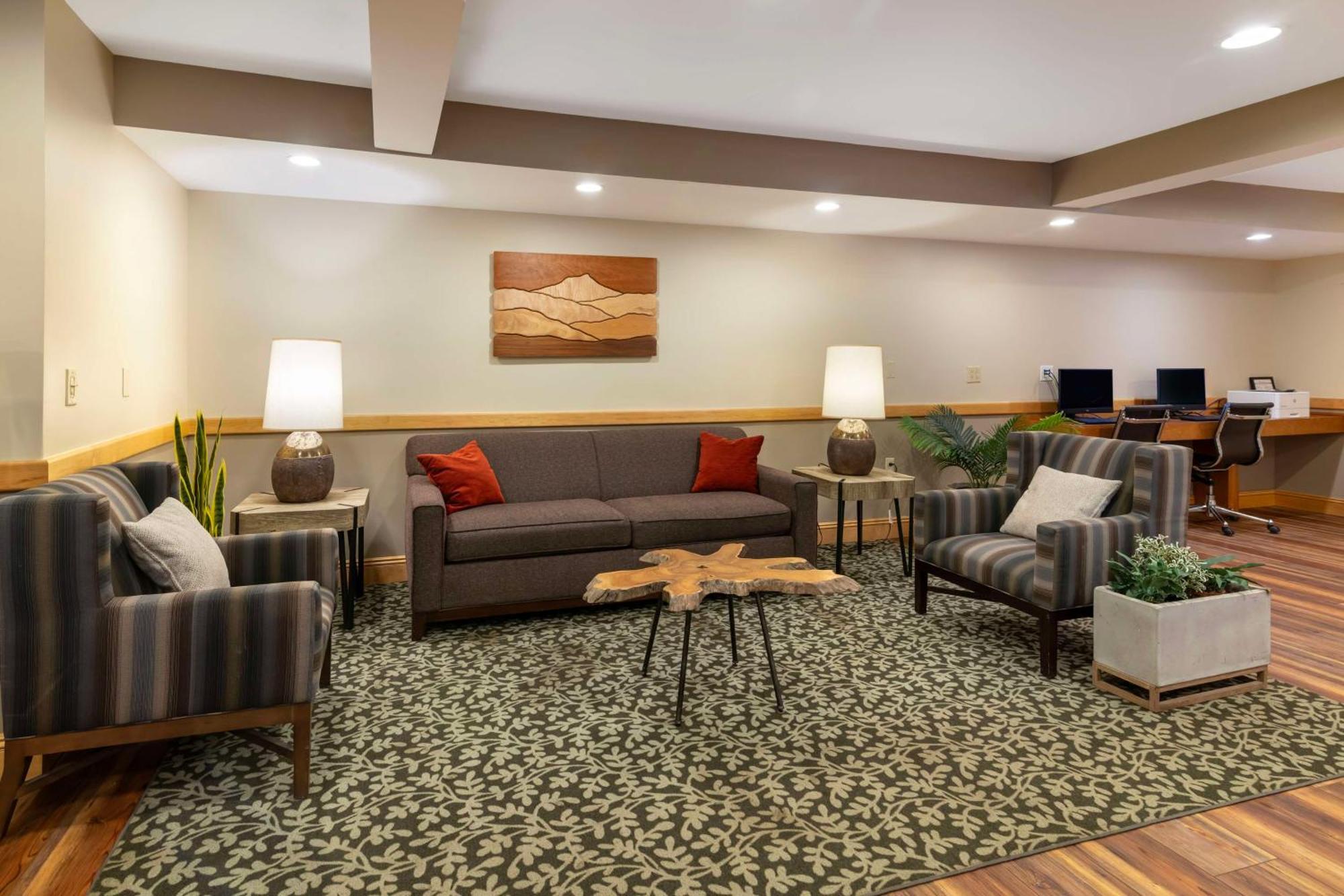 Best Western Plus Windjammer Inn & Conference Center Burlington Exteriör bild
